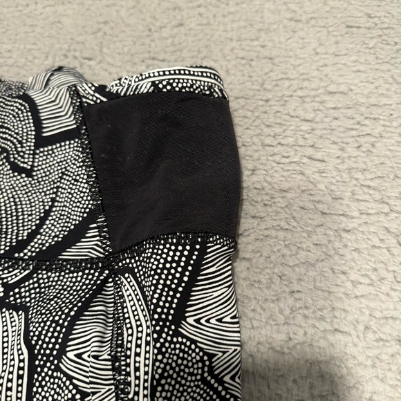 LULULEMON Pace Rival Crop Dottie Tribe Leggings Size 6 Inseam 25" Black White - Picture 3 of 10